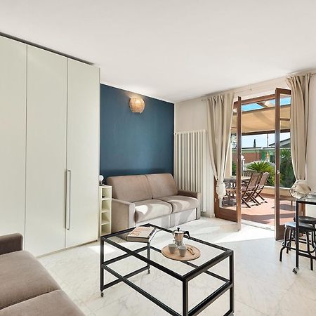 Splendido Monolocale Con Spazioso Giardino E Veranda A 500 Mt Dal Mare Marina Di Carrara Exterior foto