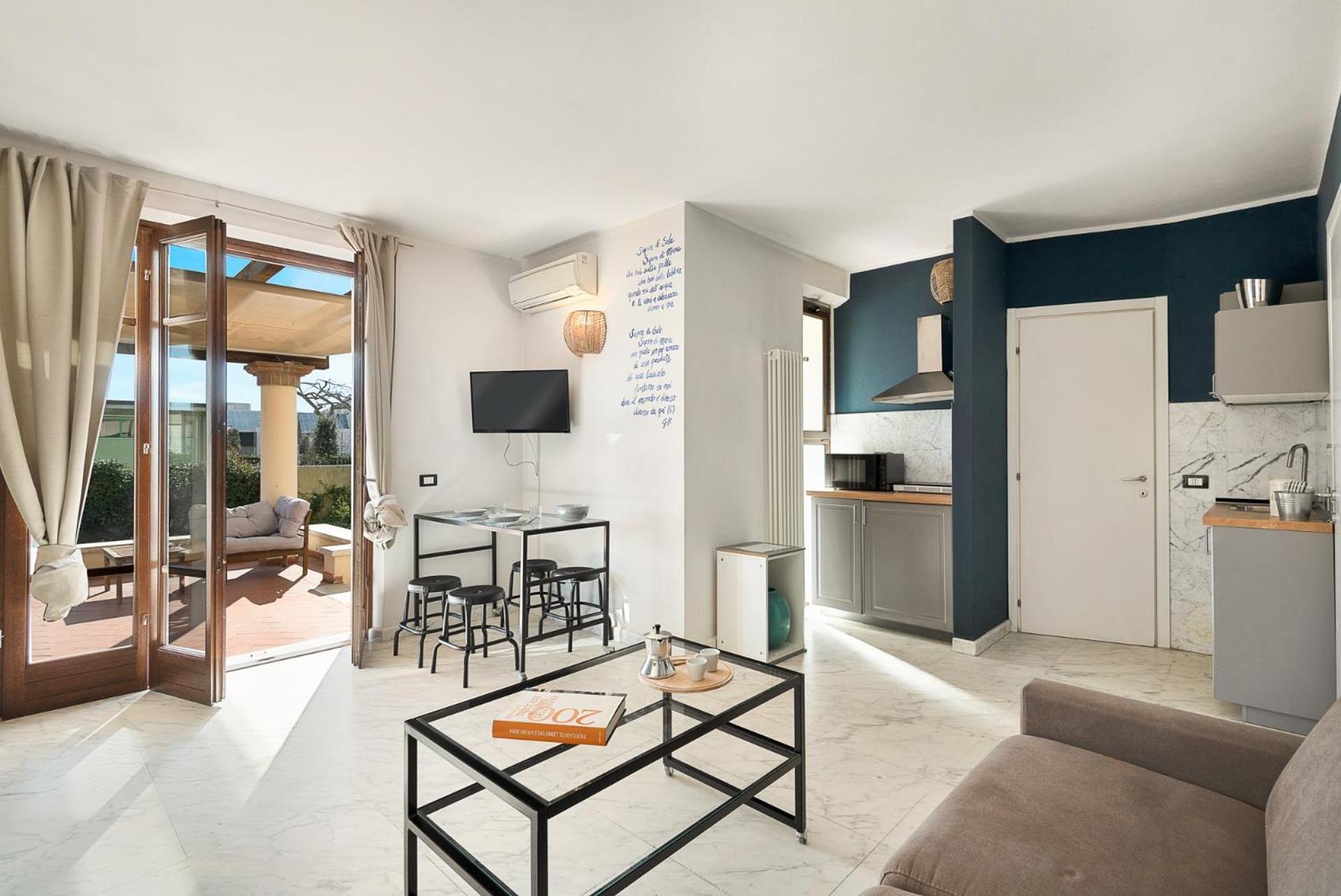Splendido Monolocale Con Spazioso Giardino E Veranda A 500 Mt Dal Mare Marina Di Carrara Exterior foto